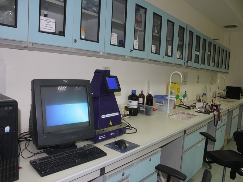 Gel Documentation System UVP: 
	Used to analyze the pictures of gel electrophoresis and colony counting. 