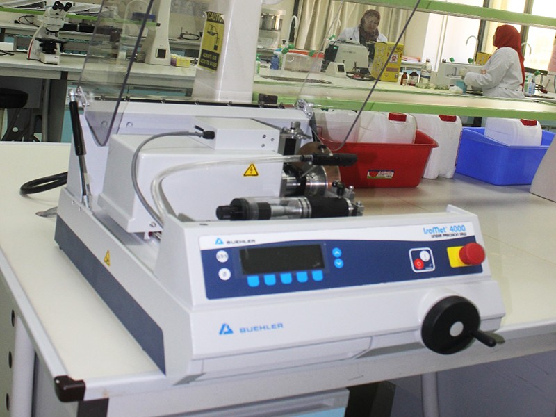 The IsoMet 4000: 
	The IsoMet 4000 is designed for cutting various material types with minimal deformation Capable of positioning sample precisely to a micron dimension. 